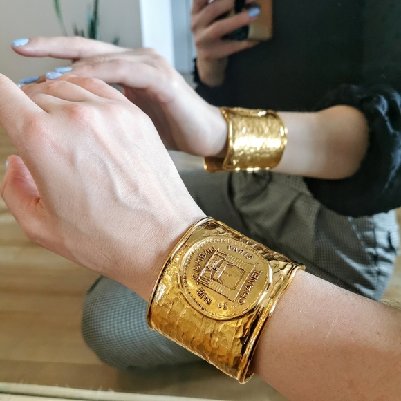 *sold* Vintage Chanel 1990-91 gold tone cuff bracelet, 31 rue Cambon designer - Picture 4 of 9